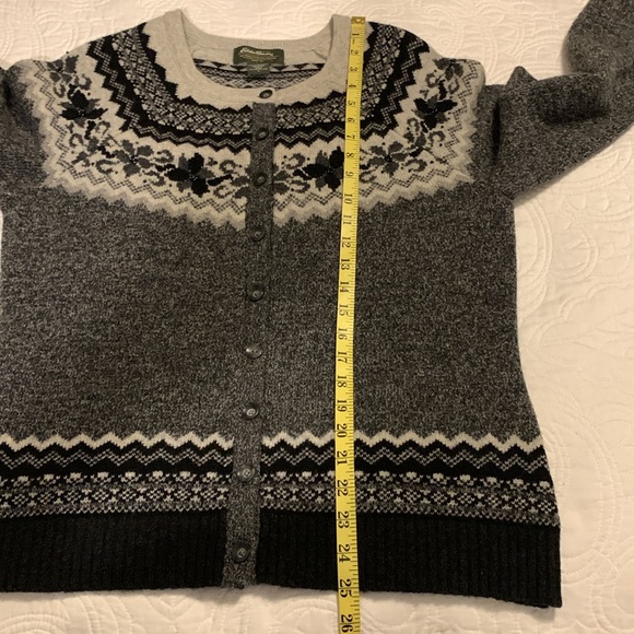Eddie Bauers Women’s Crew-Neck Lambswool Long Sleeve Cardigan Cottage Core SZ L - Picture 11 of 12